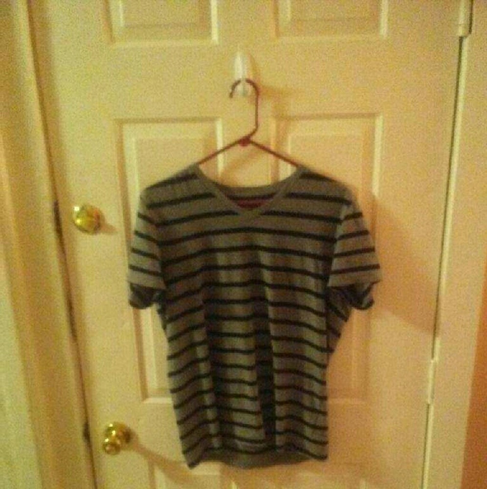 Gap V-neck